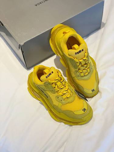 Picture of Balenciaga Shoes Women _SKUfw103189021fw